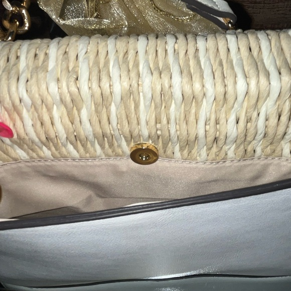 Chic White and Tan Woven Shoulder Bag - Picture 2 of 5